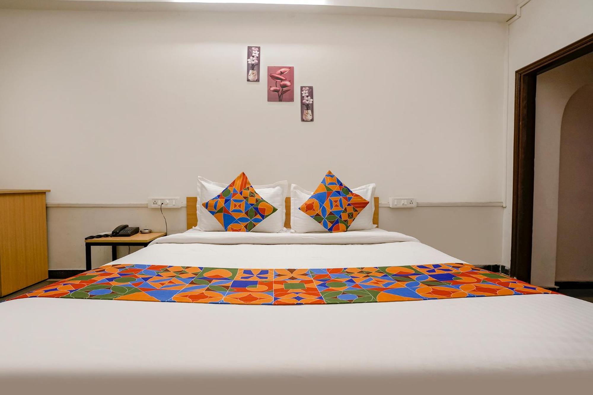 Fabhotel Saubhagya Inn Нашик Екстериор снимка